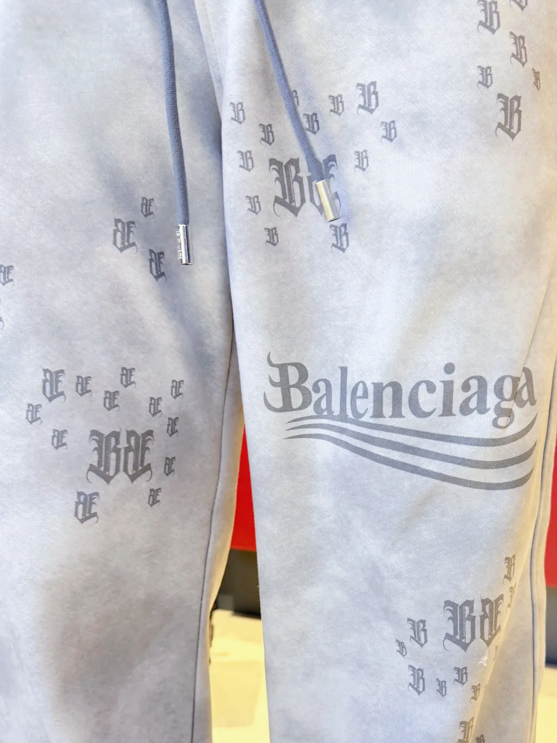 Balenciaga 🆕2026 Autumn and Winter New Arrival trousers and casual pants🎁 are on sale simultaneously on the official website. Brand Classic LOGO casual pants, customized fabrics, excellent comfort and strong touch. Highly recognisable, perfect appearance and craftsmanship. Size:M-3XL